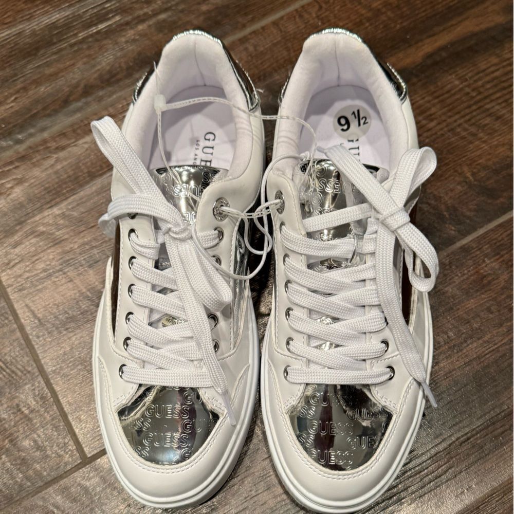 Guess Wgerics2 Women's Tennis Shoes Nwt sz 9.5